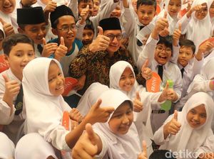 Menteri Agama Bagi-bagi 63.676 KIP untuk Pelajar Aceh