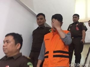 Kejati Riau Tahan Satu Tersangka Korupsi Lampu Jalan Rp 1,3 Miliar