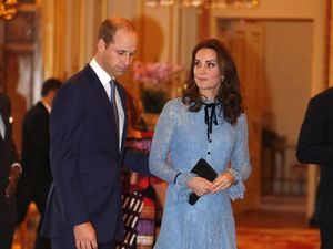 Hamil Anak Ketiga, Kate Middleton Akhirnya Pamer Perut Buncit