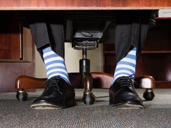 Cerita Pria Kena Infeksi Paru-paru Karena Cium Kaus Kaki Bau