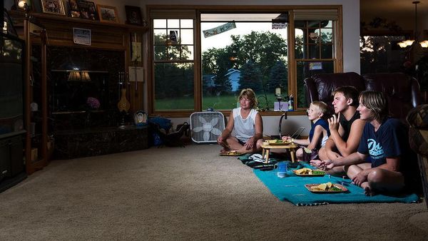 Fotografer Ini Tampilkan Cara Makan Orang Amerika, Seperti Apa Ya?