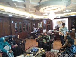 Istri Jonru Ginting Mengadu ke Fadli Zon di DPR