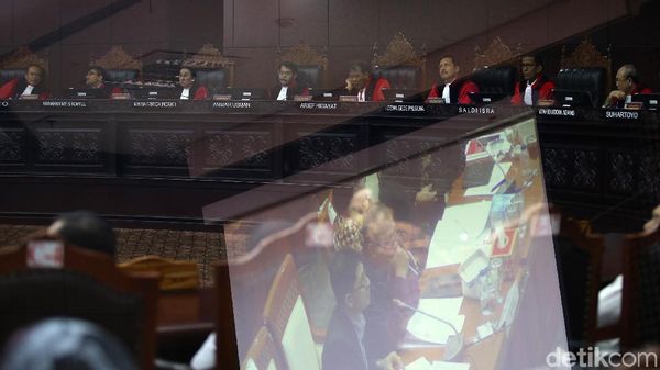 MK Disuguhi Video Rapat DPR-KPK Sebelum Pansus Mencuat