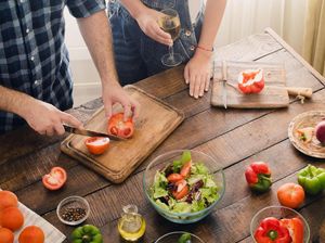 Sweet! Saat Suami Siapkan Stok Makanan untuk Istri Selama Setahun