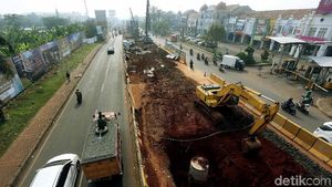 Kondisi Terkini Pembangunan Tol Cimaci di Jalan Transyogi Cibubur