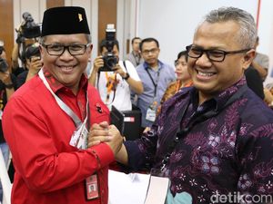 Hasto Daftarkan PDIP Jadi Peserta Pemilu 2019 Hasto Daftarkan PDIP Jadi Peserta Pemilu 2019