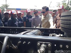 Pebalap Nasional Ini Ajak Sopir Truk dan Bus Aman di Jalan Raya