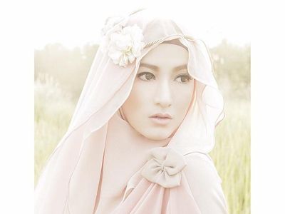 Foto: 10 Gaya Hijab Syari Lyra Virna yang Bisa Jadi Inspirasi ke Kondangan