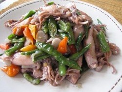 Masak Apa Hari Ini: Gulai Daun Ubi dan Cumi Cabe Hijau yang Sedap