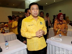 Kala Sesepuh Golkar Keroyok Setya Novanto