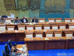 Penampakan Hantu di Rapat DPR