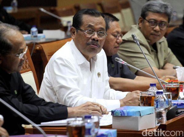 Jaksa Agung Klarifikasi soal Fungsi Penuntutan KPK di DPR