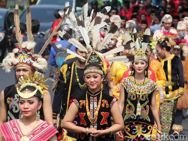 Kirab Budaya Ramaikan Pendaftaran PDIP ke KPU