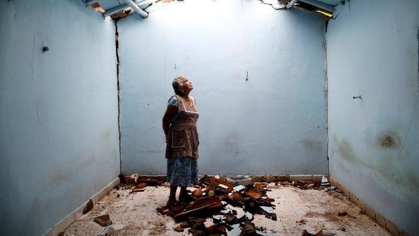 Menatap Pilu Atap Rumah yang Bolong karena Gempa Meksiko