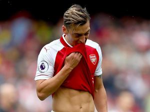 Oezil Diragukan Tampil Lawan Chelsea