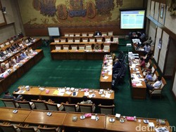 Banyak Hantu di Rapat DPR Soal Bayar Tol Non Tunai