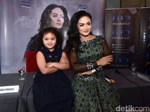 Kompaknya Krisdayanti dan Amora