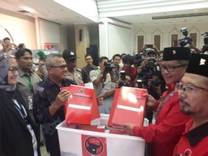 Dengan Semarak Pawai, PDIP Daftarkan Diri Jadi Peserta Pemilu 2019 Dengan Semarak Pawai, PDIP Daftarkan Diri Jadi Peserta Pemilu 2019