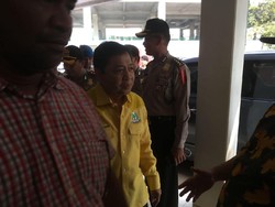 Novanto Pimpin Pleno Golkar dengan Kawalan Polisi