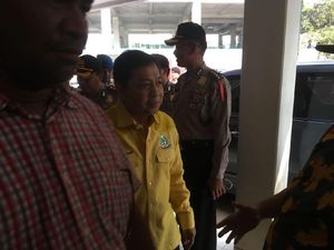 Novanto Pimpin Pleno Golkar dengan Kawalan Polisi Novanto Pimpin Pleno Golkar dengan Kawalan Polisi