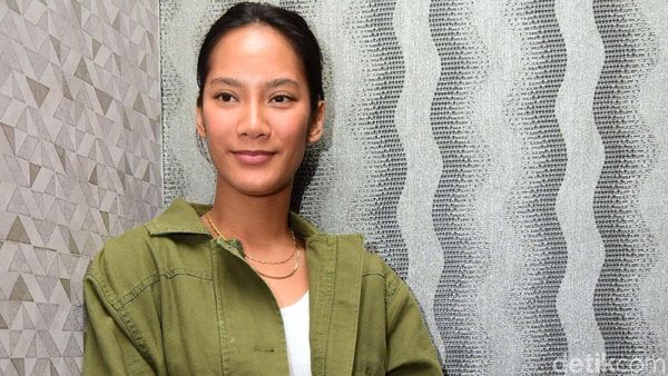Tampil Polos, Tara Basro Cantik Alami