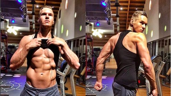 Pilot Ganteng yang Hobi Pamer Perut Six Packs