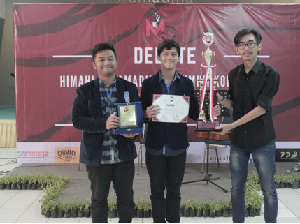 President University Juara Debat Ilmiah Forum Komunikasi Mahasiswa HI