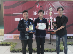 President University Juara Debat Ilmiah Forum Komunikasi Mahasiswa HI