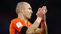 Arjen Robben (Belanda). Setelah tampil di tiga Piala Dunia terakhir, Robben harus rela cuma jadi penonton tahun depan. Belanda gagal lolos dan Robben pun kemudian gantung sepatu dari level timnas. (Foto: Dean Mouhtaropoulos/Getty Images)