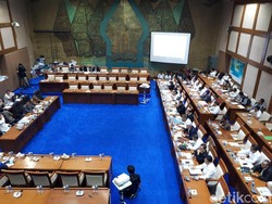 Jonan Rapat di DPR Bahas Anggaran 2018