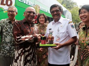 TransJakarta Terima Hibah Bus Tingkat Pariwisata