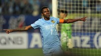Ramires. Joorabchian juga berperan dalam transfer-transfer Ramires; pertama dari Benfica ke Chelsea pada Agustus 2010 (22 juta euro) lalu dari Chelsea ke Jiangsu Suning pada Januari 2016 (25 juta pound sterling). (Foto: AFP PHOTO/STR)