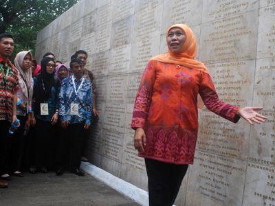 Mensos Khofifah Ajak Mahasiswa Hormati Jasa Pahlawan