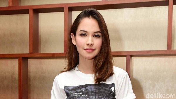 Awas Jatuh Hati Ditatap Estelle Linden