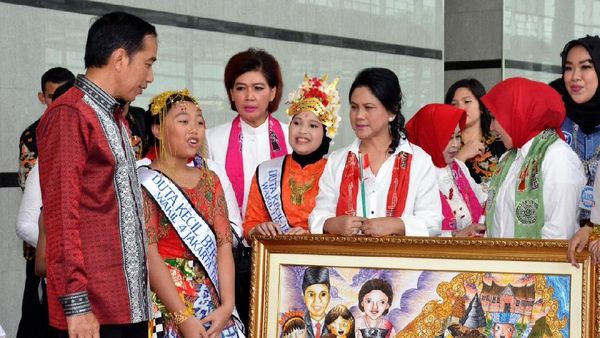Iriana Jokowi Beri Penyuluhan Bahaya Narkoba ke Siswa SD Hingga SMA