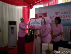 Resmikan Renovasi SMP Bhayangkari, Istri Kapolri: Jangan Tawuran