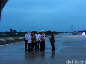 Jokowi Targetkan 1.850 Km Jalan Tol Selesai di 2018