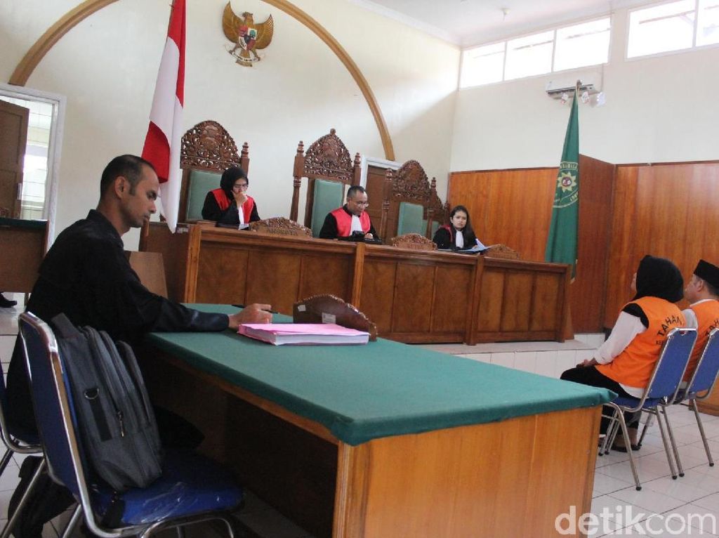 Pasutri Garut Otak Penipuan CPNS Divonis 15 Tahun Penjara Pasutri Garut Otak Penipuan CPNS Divonis 15 Tahun Penjara