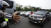 Pakai rotator, mobil milik artis daus mini dihentikan polisi di depok