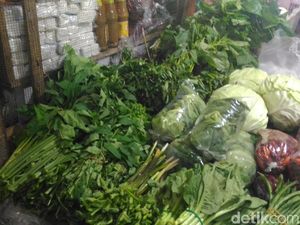 Musim Hujan, Harga Sayuran Melonjak Hingga Rp 5.000 Musim Hujan, Harga Sayuran Melonjak Hingga Rp 5.000