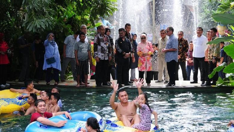 Wapres JK berkunjung ke Waterboom Bugis Waterpark di Makassar (Muhammad Nur Abdurrahman/detikcom) Wapres JK berkunjung ke Waterboom Bugis Waterpark di Makassar (Muhammad Nur Abdurrahman/detikcom)
