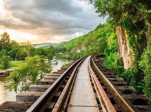 Potret Kini dan Lampau Jalur Kereta Paling Mematikan di Thailand