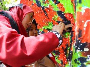 Kudengar bisikan Dari warna