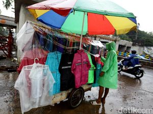 Jas Hujan Kalong Hanya untuk Menutupi Barang Jas Hujan Kalong Hanya untuk Menutupi Barang