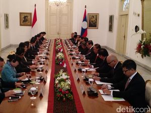 Jokowi dan PM Laos Sepakat Bantu Masalah Rohingya