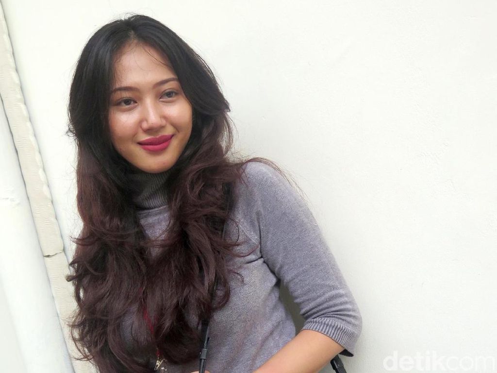 Tulis Surat ke Gatot Brajamusti, Suci: Aku Kangen Pelukan Papa Tulis Surat ke Gatot Brajamusti, Suci: Aku Kangen Pelukan Papa