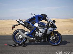 Robot Balapan Motor Lawan Valentino Rossi, Siapa Menang?