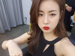 Ekspresi Kang Sora saat Sheryl Tanya Rahasia Kecantikannya