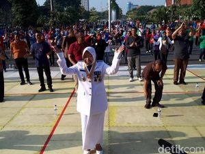 Siapa Menggoyang Risma?