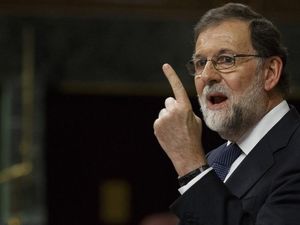 Spanyol Jatuhkan Ultimatum kepada Catalunya Spanyol Jatuhkan Ultimatum kepada Catalunya